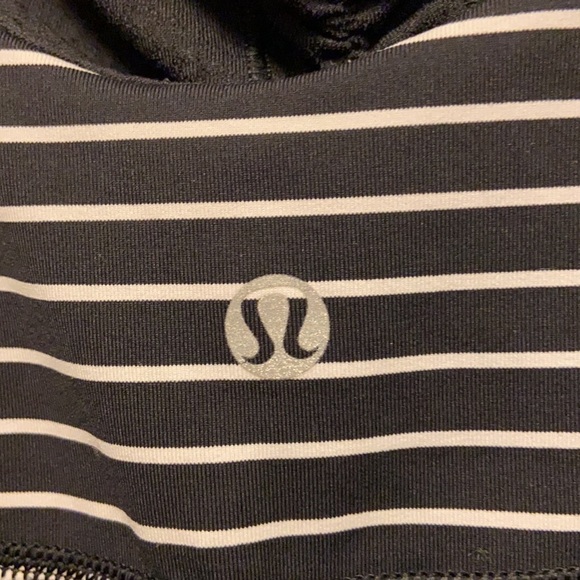 Lululemon Aria Black and White Tank 4100 - Picture 9 of 10